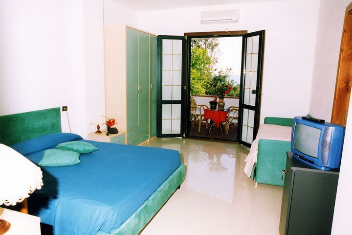 Room 5 of 70
