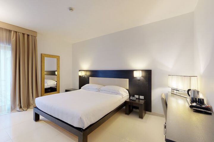 Room 47 of 94