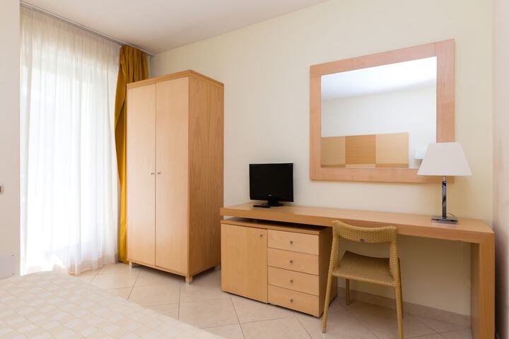 Room 7 of 75