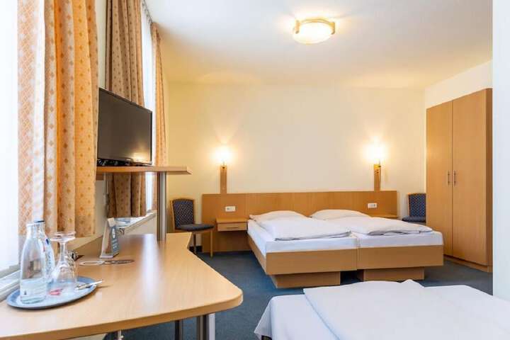 Room 18 of 33