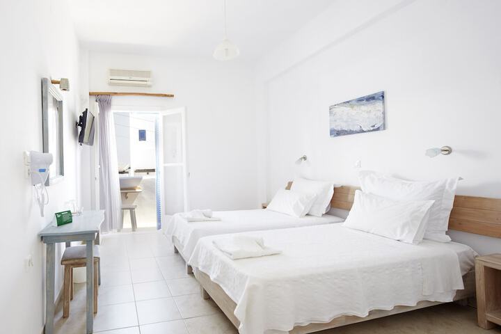 Room 14 of 49