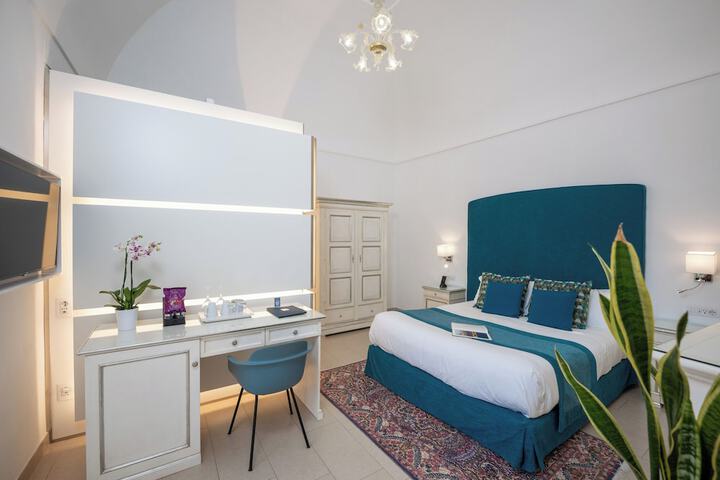 Room 12 of 62