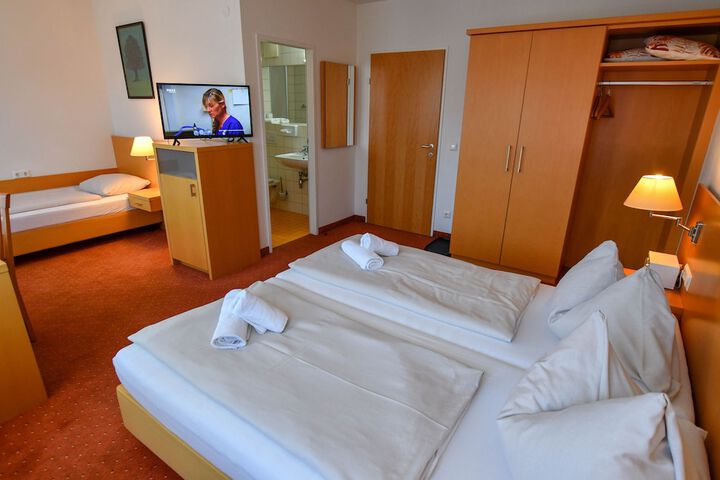 Room 5 of 18