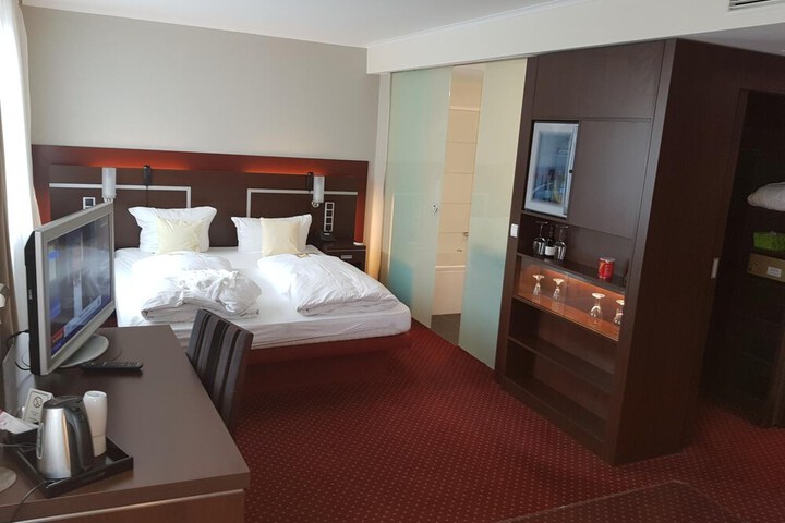Room 15 of 46