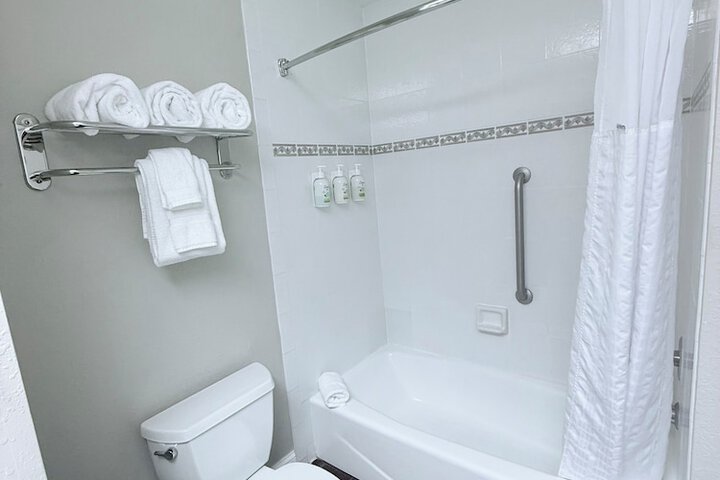 2 Queen Beds Deluxe Room (5 of 12)