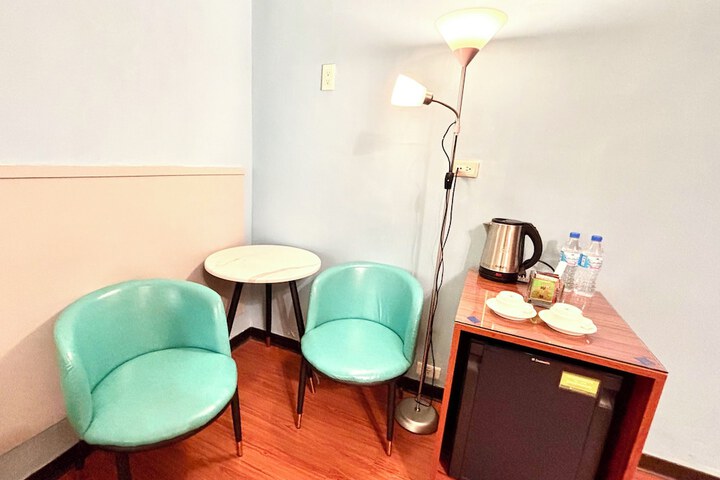 Room 18 of 108