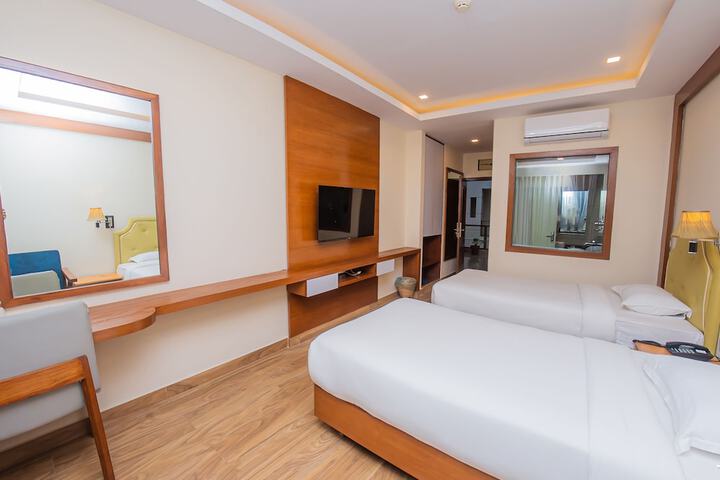 Room 38 of 100