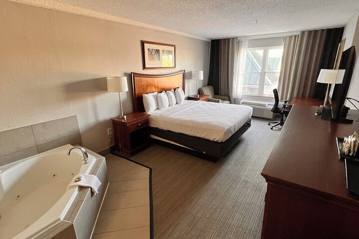 1 King Bed (5 of 16)