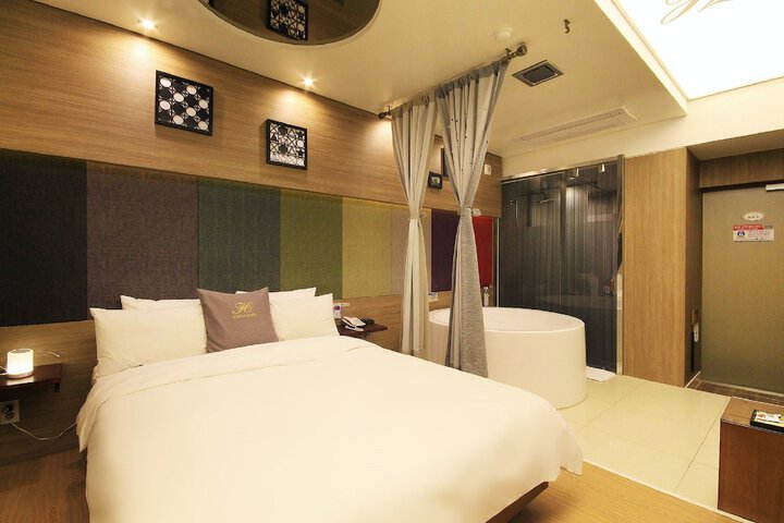 Room 12 of 47