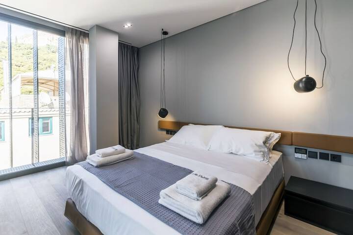 Room 36 of 182