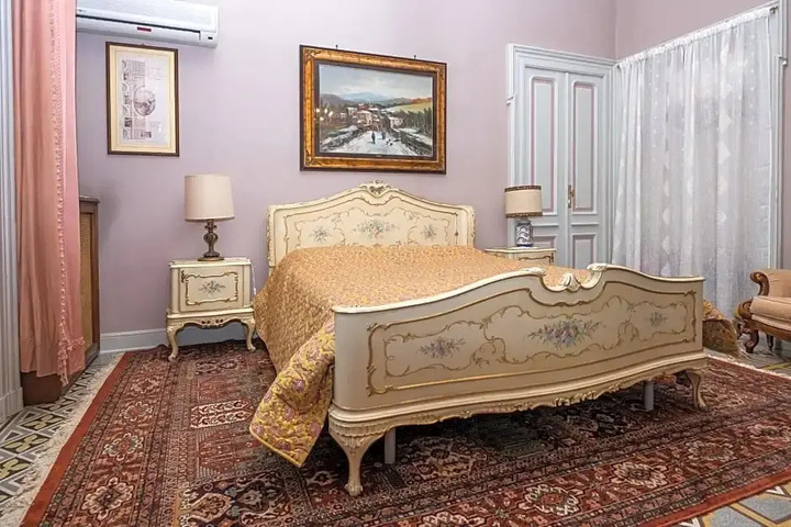 Room 3 of 18