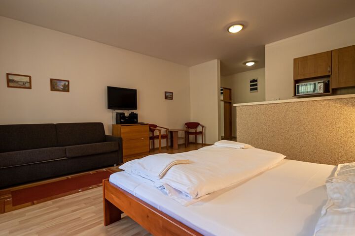 Room 28 of 197