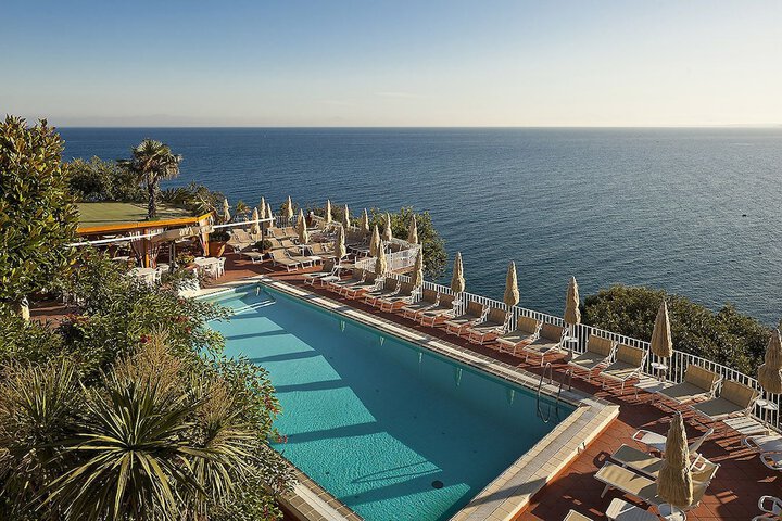 Pools & Facilities