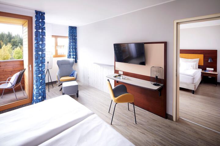 Room 10 of 123
