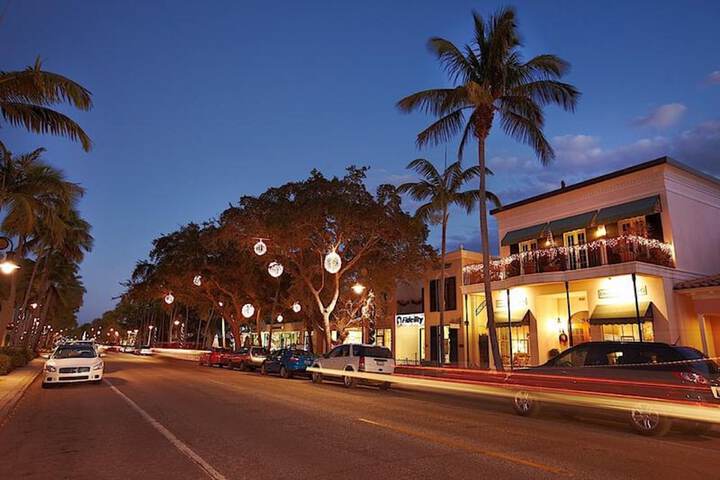 Shopping mall