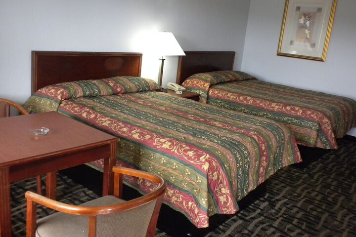 Economy 2 Double Beds (4 of 7)