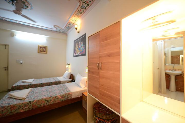 Room 73 of 189