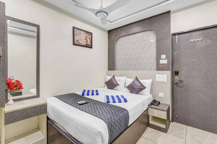 Room 9 of 38
