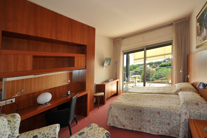 Room 6 of 68