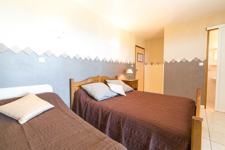 Room 8 of 70
