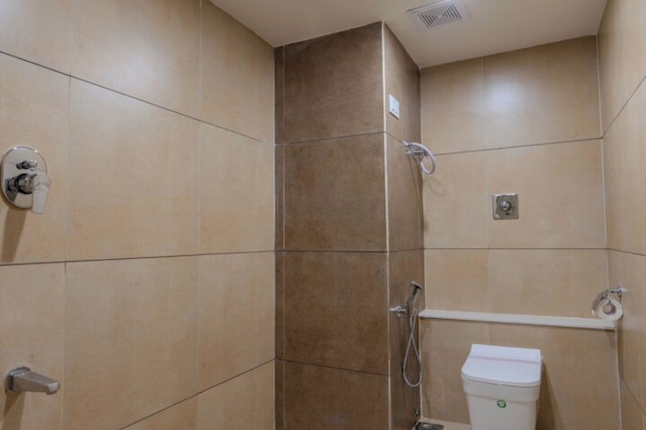 Room 16 of 28