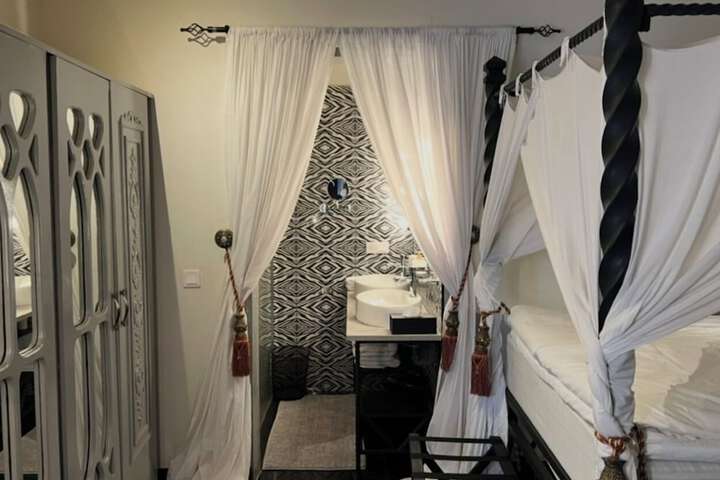 Room 72 of 107