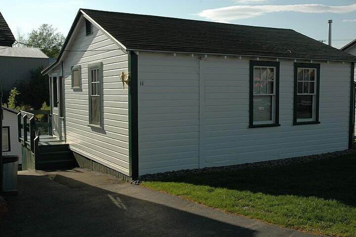 Room 2 of 93