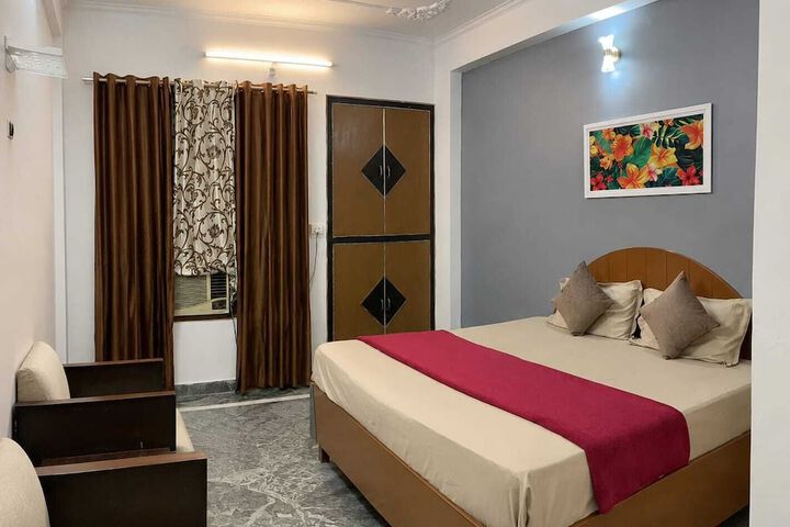 Room 8 of 15