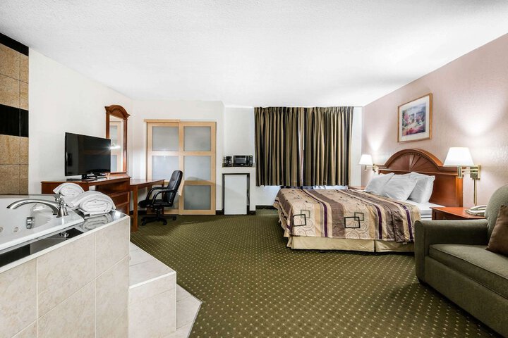 Room 15 of 29