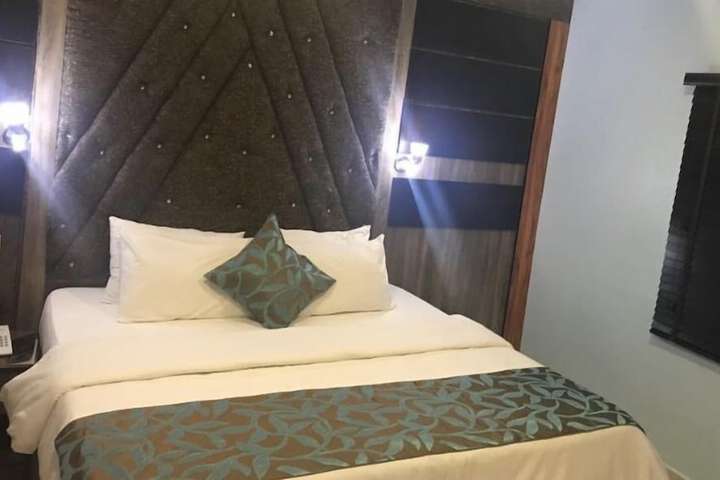 Room 15 of 27