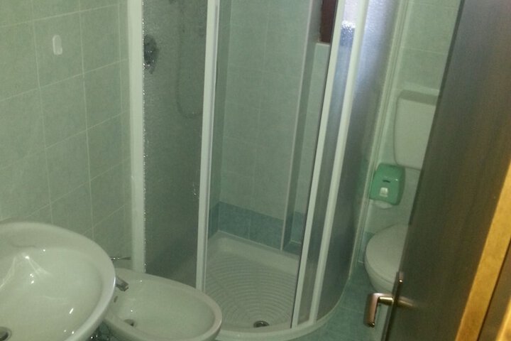 Room 10 of 31