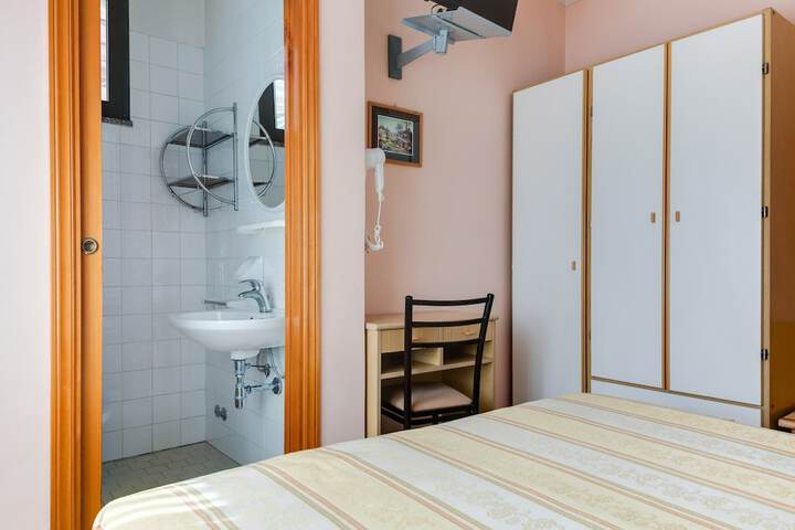 Room 8 of 49