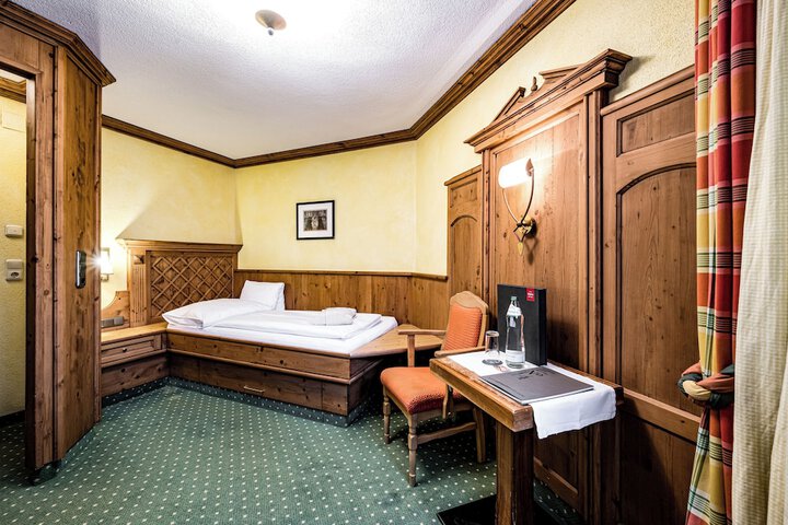 Room 12 of 65