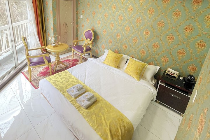 Room 52 of 185