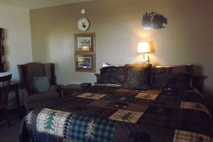 1 King Bed Hill View Ground Floor (12 of 42)
