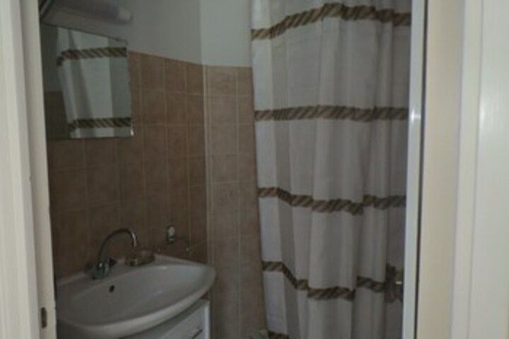 Room 5 of 65