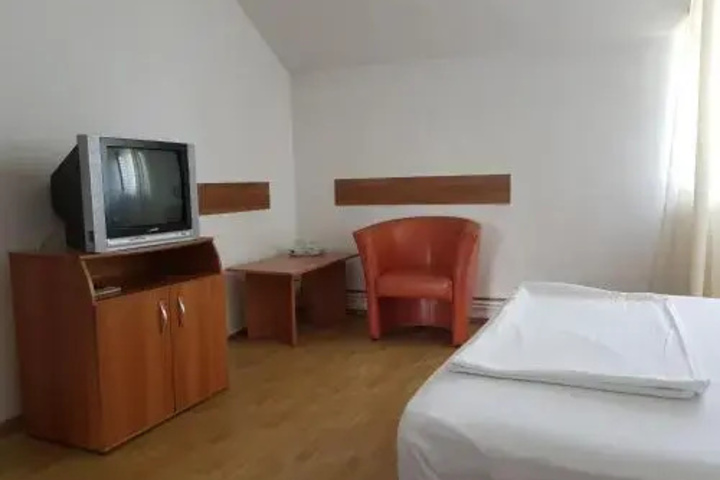 Room 3 of 6