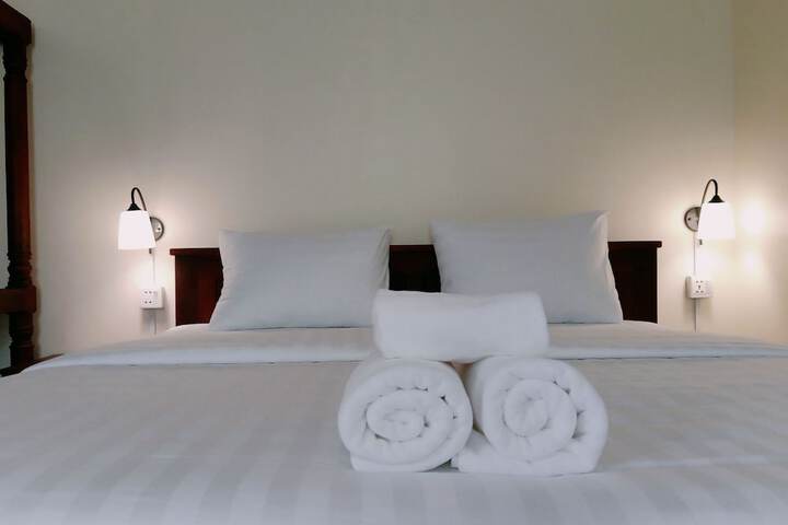 Room 4 of 80