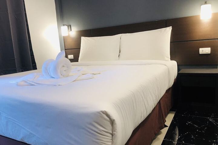 Room 12 of 33