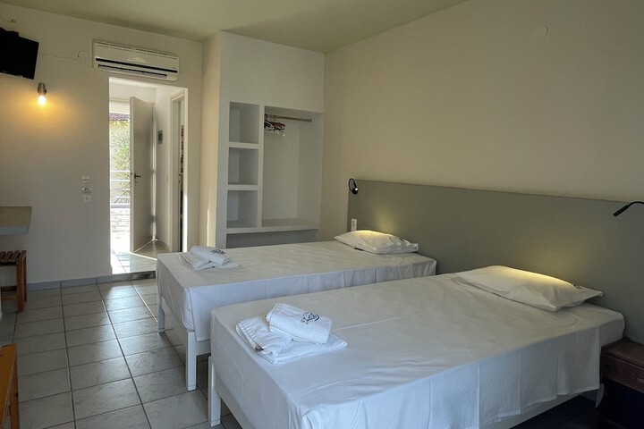 Room 47 of 121