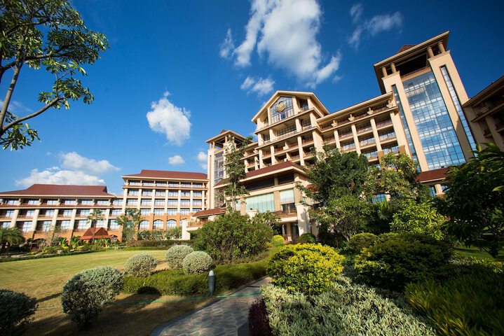 Hotel Exterior 51 of 52