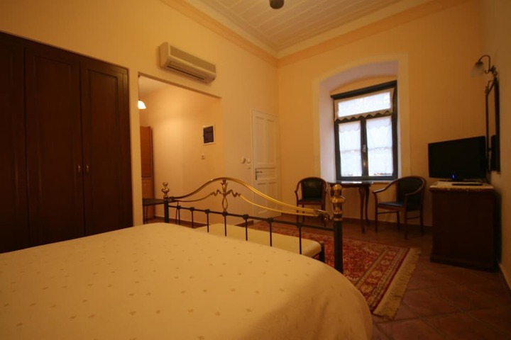 Room 7 of 60