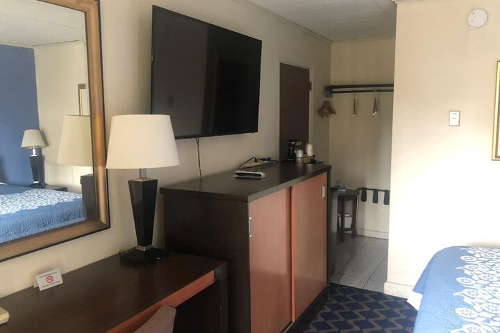 2 Double Beds (1 of 8)