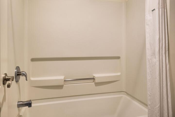 Standard Room, King or Two Doubles (4 of 5)