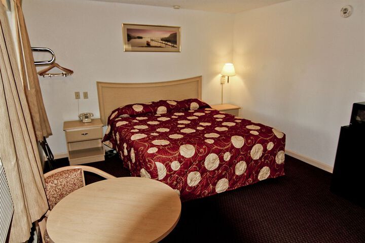 Room 10 of 26