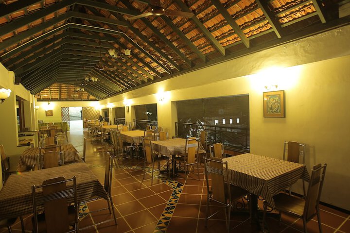 Dining 9 of 12