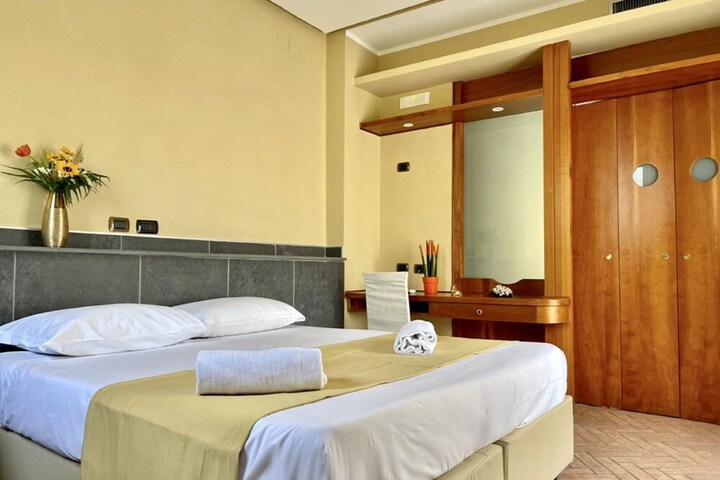 Room 6 of 29