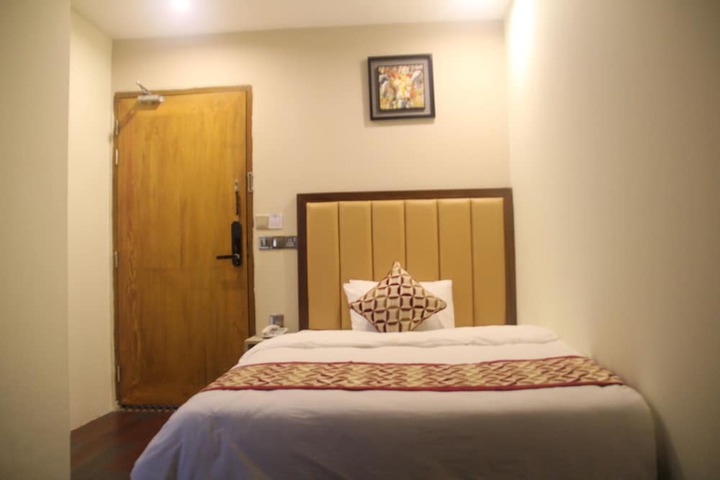 Room 8 of 39