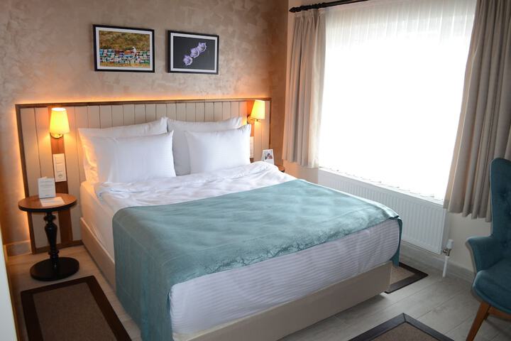 Room 6 of 13
