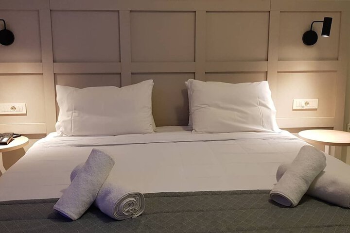 Room 5 of 27